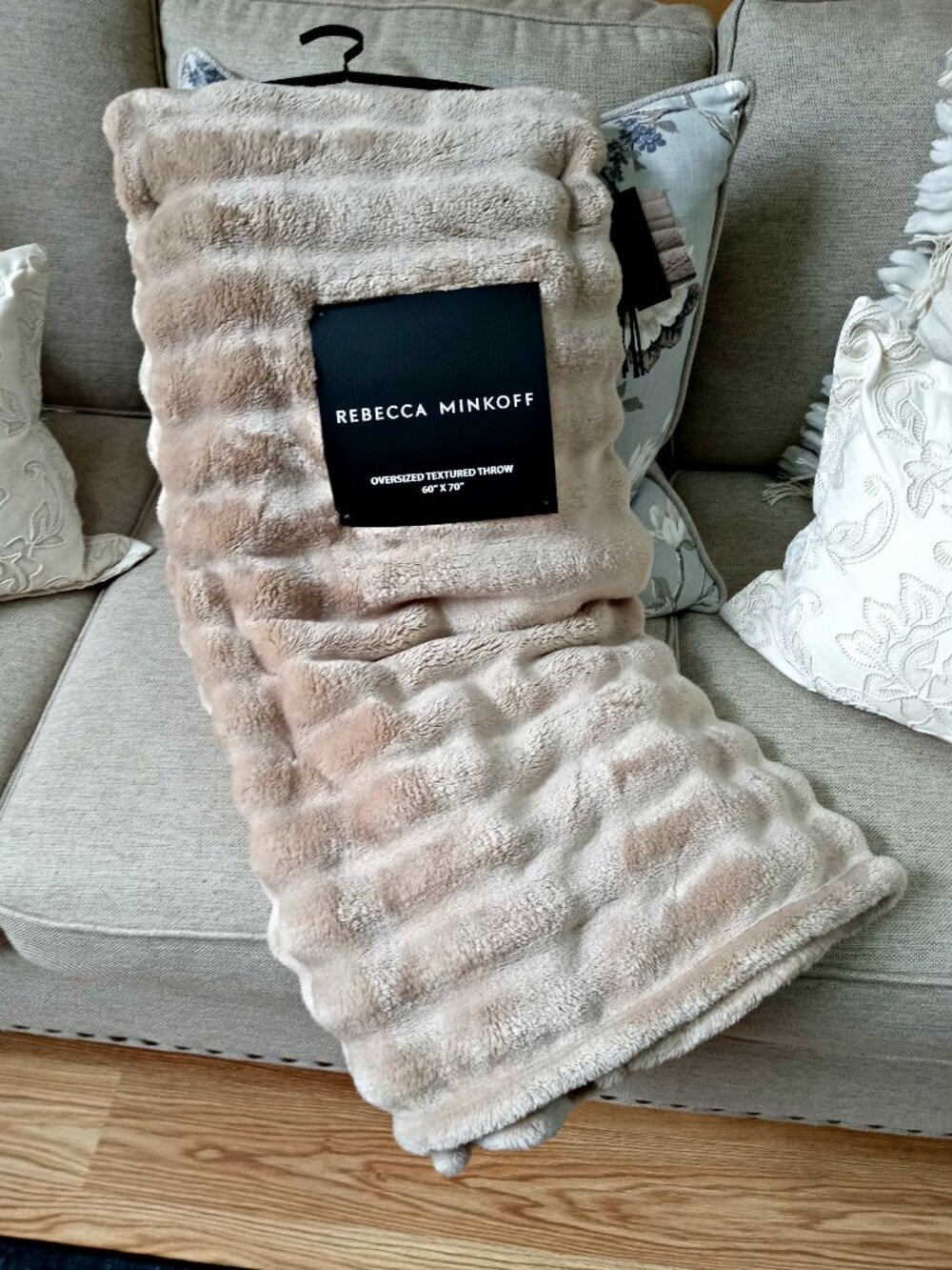NEW! EXQUISITE LUXURY PLUSH REBECCA MINKOFF BLANKET